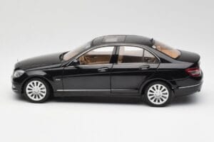 Mercedes C-Class W204 Obsidian Nero AUTOart 1:18 B66962365 Pressofusione — immagine 4 di 8
