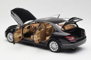 Mercedes C-Class W204 Obsidian Nero AUTOart 1:18 B66962365 Pressofusione — immagine 5 di 8
