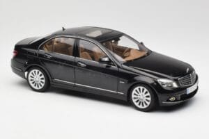 Mercedes C-Class W204 Obsidian Nero AUTOart 1:18 B66962365 Pressofusione — immagine 6 di 8