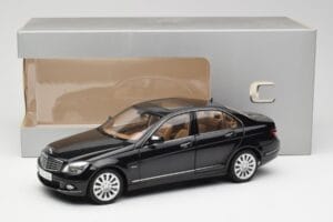 Mercedes C-Class W204 Obsidian Nero AUTOart 1:18 B66962365 Pressofusione — immagine 8 di 8