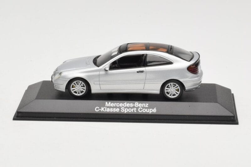 Mercedes C-Class W203 Sport Coupe Argento Minichamps 1:43 Mercedes C-Class W203 Sport Coupe Argento Minichamps 1:43 B66961916 Pressofusione