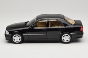 Mercedes C36 AMG W202 Obsidian Black Metallic Norev 1:18 183381 Pressofusione — immagine 4 di 8