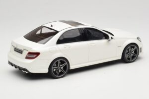 Mercedes C63 AMG W204 Diamond White GT Spirit 1:18 GT928 Resina — immagine 2 di 6