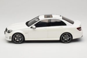 Mercedes C63 AMG W204 Diamond White GT Spirit 1:18 GT928 Resina — immagine 3 di 6
