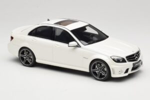 Mercedes C63 AMG W204 Diamond White GT Spirit 1:18 GT928 Resina — immagine 4 di 6