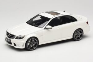 Mercedes C63 AMG W204 Diamond White GT Spirit 1:18 GT928 Resina
