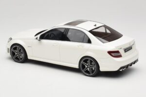 Mercedes C63 AMG W204 Diamond White GT Spirit 1:18 GT928 Resina — immagine 5 di 6
