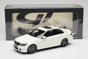 Mercedes C63 AMG W204 Diamond White GT Spirit 1:18 GT928 Resina — immagine 6 di 6