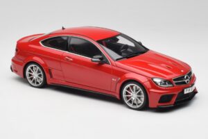 Mercedes AMG C63 W204 Rosso 2nd Choice GT Spirit 1:18 GT065-D1 Resina — immagine 4 di 6