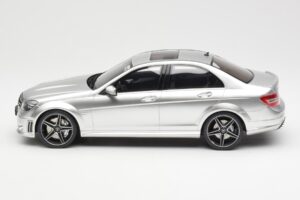Mercedes C63 AMG W204 Argento GT Spirit 1:18 GT462 Resina — immagine 3 di 6