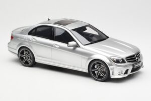 Mercedes C63 AMG W204 Argento GT Spirit 1:18 GT462 Resina — immagine 4 di 6