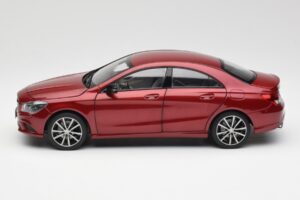 Mercedes CLA C117 Designo Patagonia Rosso Metallizzato Norev 1:18 B66960131 Pressofusione — immagine 4 di 8