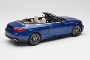 Mercedes CLE Cabriolet A236 Blu Norev 1:18 B66960653 Pressofusione — immagine 4 di 9