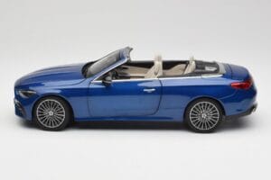 Mercedes CLE Cabriolet A236 Blu Norev 1:18 B66960653 Pressofusione — immagine 5 di 9