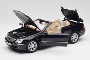 Mercedes CLK 500 W209 Cabriolet Blu Scuro Metallizzato Kyosho 1:18 B66962174 Pressofusione — immagine 2 di 9