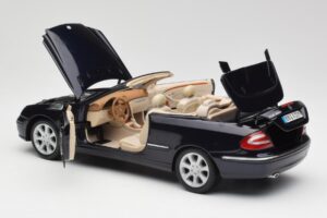 Mercedes CLK 500 W209 Cabriolet Blu Scuro Metallizzato Kyosho 1:18 B66962174 Pressofusione — immagine 6 di 9