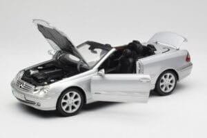 Mercedes CLK 500 Cabriolet Elegance A209 Argento Kyosho 1:18 B66962172 Pressofusione — immagine 2 di 8