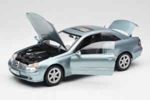 Mercedes CLK 500 W209 Azzurro Metallizzato Kyosho 1:18 B66962192 Pressofusione — immagine 2 di 8