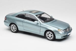 Mercedes CLK 500 W209 Azzurro Metallizzato Kyosho 1:18 B66962192 Pressofusione — immagine 6 di 8