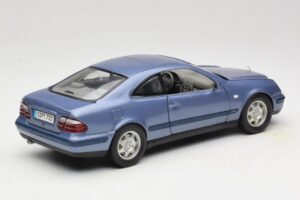Mercedes CLK C208 Viola Anson 1:18 30330 Pressofusione — immagine 3 di 8