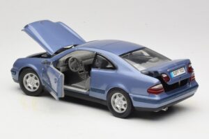 Mercedes CLK C208 Viola Anson 1:18 30330 Pressofusione — immagine 5 di 8