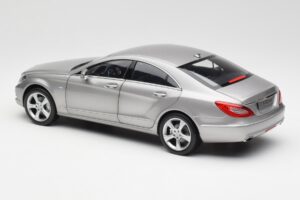 Mercedes CLS C218 Designo Alubeam Titanium Norev 1:18 B66961298 Pressofusione — immagine 7 di 8