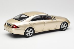 Mercedes CLS C219 Beige Chiaro Oro Kyosho 1:18 08401LBE Pressofusione — immagine 3 di 8