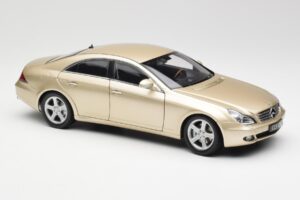 Mercedes CLS C219 Beige Chiaro Oro Kyosho 1:18 08401LBE Pressofusione — immagine 6 di 8