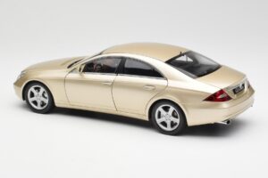 Mercedes CLS C219 Beige Chiaro Oro Kyosho 1:18 08401LBE Pressofusione — immagine 7 di 8