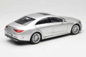 Mercedes CLS C257 Argento Norev 1:18 183489 Pressofusione — immagine 3 di 8