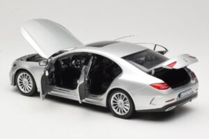 Mercedes CLS C257 Argento Norev 1:18 183489 Pressofusione — immagine 5 di 8