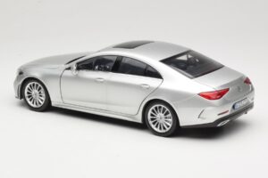 Mercedes CLS C257 Argento Norev 1:18 183489 Pressofusione — immagine 7 di 8