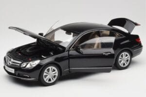 Mercedes E-Class Coupe C207 Obsidian Black Metallic Norev 1:18 B66962418 Pressofusione — immagine 2 di 8