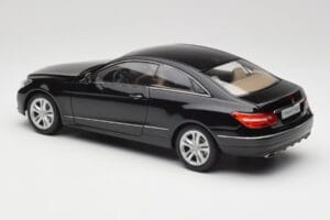 Mercedes E-Class Coupe C207 Obsidian Black Metallic Norev 1:18 B66962418 Pressofusione — immagine 7 di 8