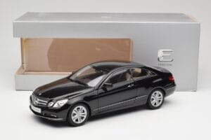 Mercedes E-Class Coupe C207 Obsidian Black Metallic Norev 1:18 B66962418 Pressofusione — immagine 8 di 8
