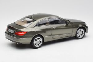 Mercedes E-Class Coupe C207 Titanite Grigio Metallizzato Minichamps 1:18 B66962419 Pressofusione — immagine 3 di 8