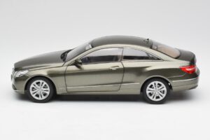 Mercedes E-Class Coupe C207 Titanite Grigio Metallizzato Minichamps 1:18 B66962419 Pressofusione — immagine 4 di 8