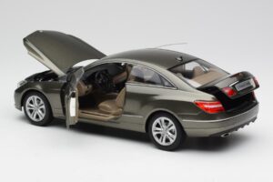Mercedes E-Class Coupe C207 Titanite Grigio Metallizzato Minichamps 1:18 B66962419 Pressofusione — immagine 5 di 8