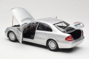 Mercedes E-Class W211 Argento Kyosho 1:18 B66962146 Pressofusione — immagine 5 di 8