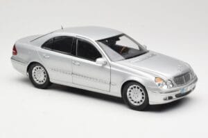 Mercedes E-Class W211 Argento Kyosho 1:18 B66962146 Pressofusione — immagine 6 di 8