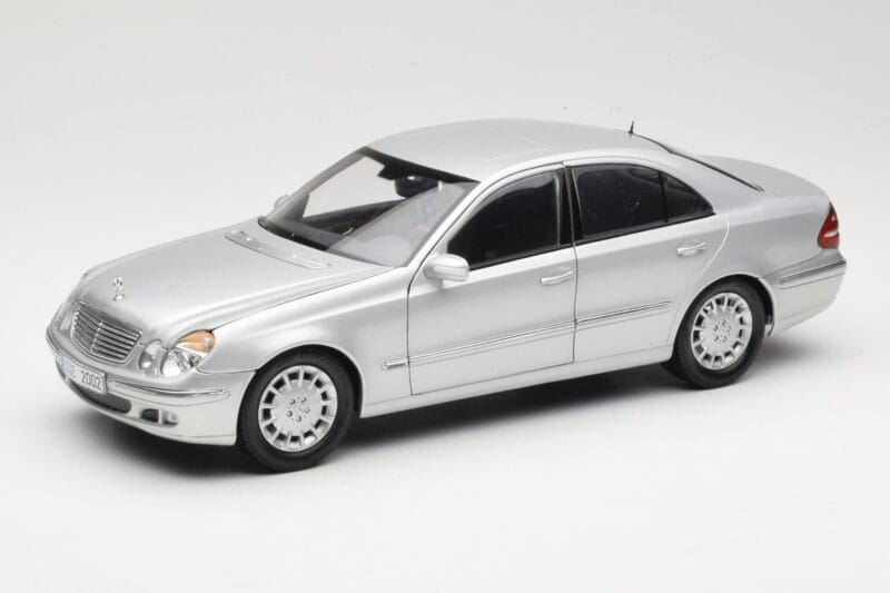 Mercedes E-Class W211 Argento Kyosho 1:18 B66962146 Pressofusione