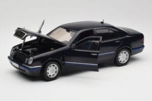 Mercedes E-Class W210 E320 Nero Sun Star 1:18 1151 Pressofusione — immagine 2 di 8