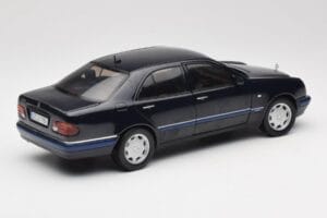 Mercedes E-Class W210 E320 Nero Sun Star 1:18 1151 Pressofusione — immagine 3 di 8