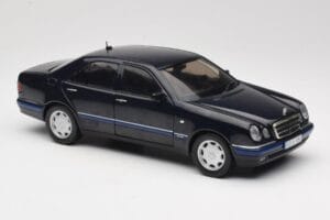 Mercedes E-Class W210 E320 Nero Sun Star 1:18 1151 Pressofusione — immagine 6 di 8