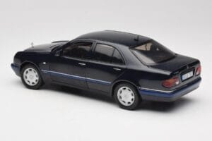 Mercedes E-Class W210 E320 Nero Sun Star 1:18 1151 Pressofusione — immagine 7 di 8