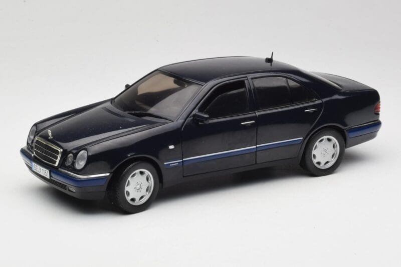 Mercedes E-Class W210 E320 Nero Sun Star 1:18 1151 Pressofusione