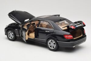 Mercedes E-Class W211 Nero Maisto 1:18 31172 Pressofusione — immagine 5 di 8