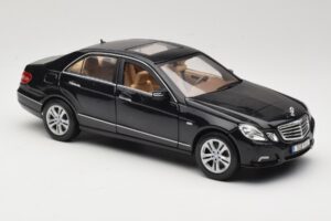 Mercedes E-Class W211 Nero Maisto 1:18 31172 Pressofusione — immagine 6 di 8