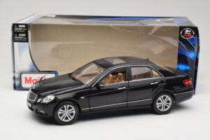 Mercedes E-Class W211 Nero Maisto 1:18 31172 Pressofusione — immagine 8 di 8