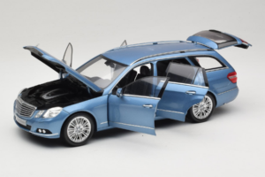 Mercedes E-Class W212 Estate Indigolith Metallic Blue Minichamps 1:18 B66962449 Pressofusione — immagine 2 di 8